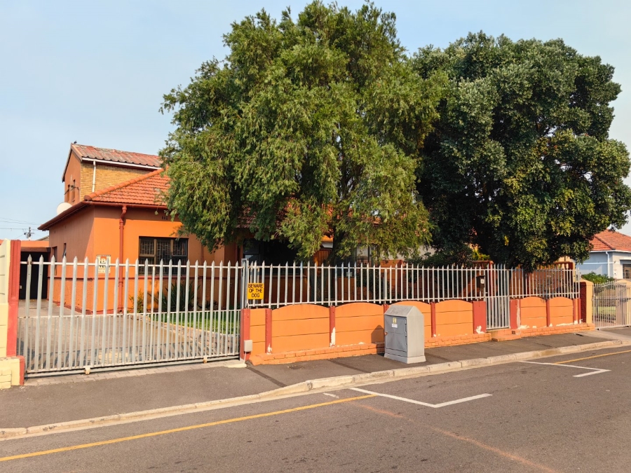 6 Bedroom Property for Sale in Glenlilly Western Cape